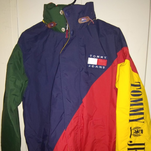 tommy hilfiger fanny pack urban outfitters